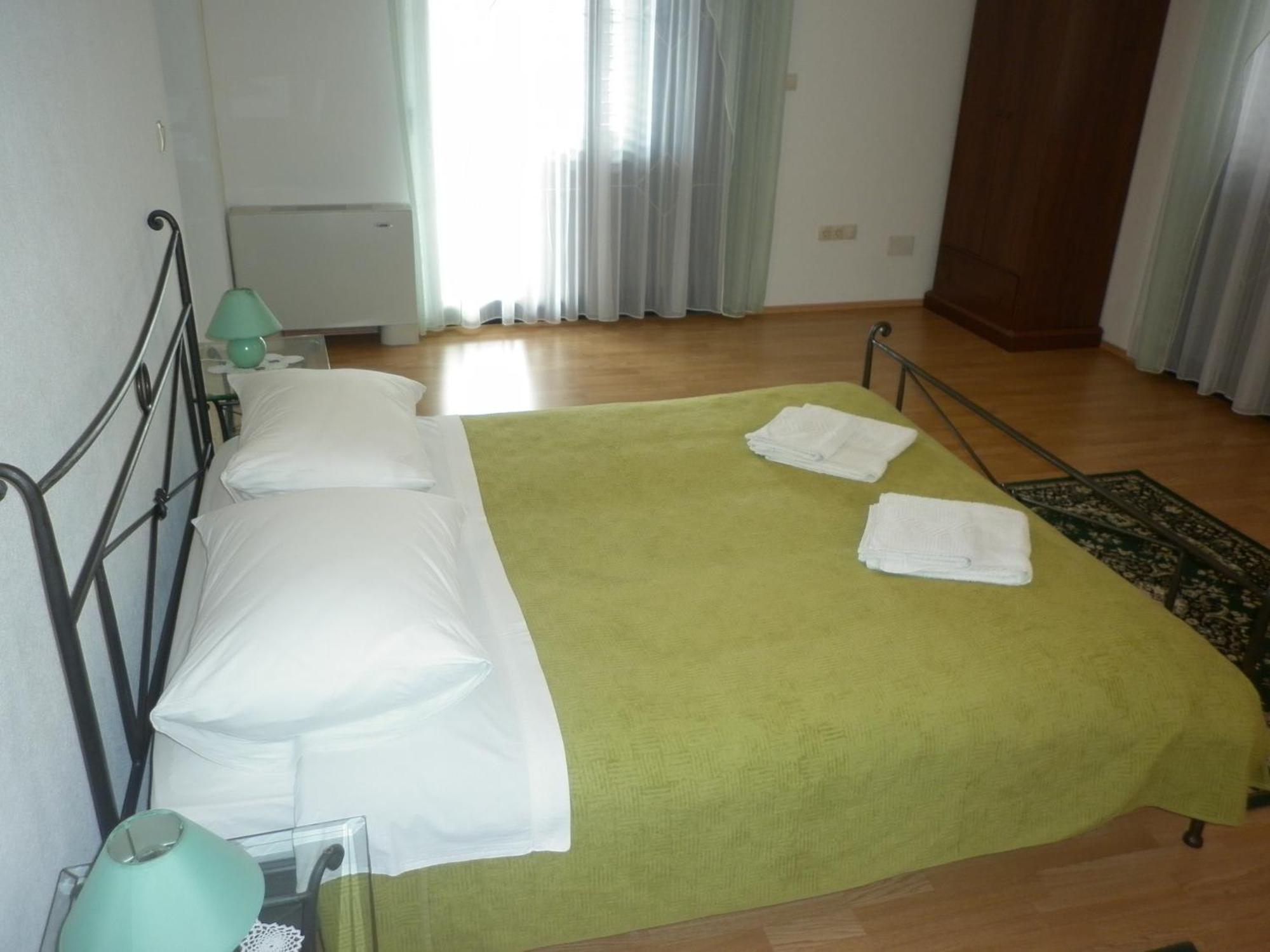 Apartments Ivona 2 Trogir Exterior photo